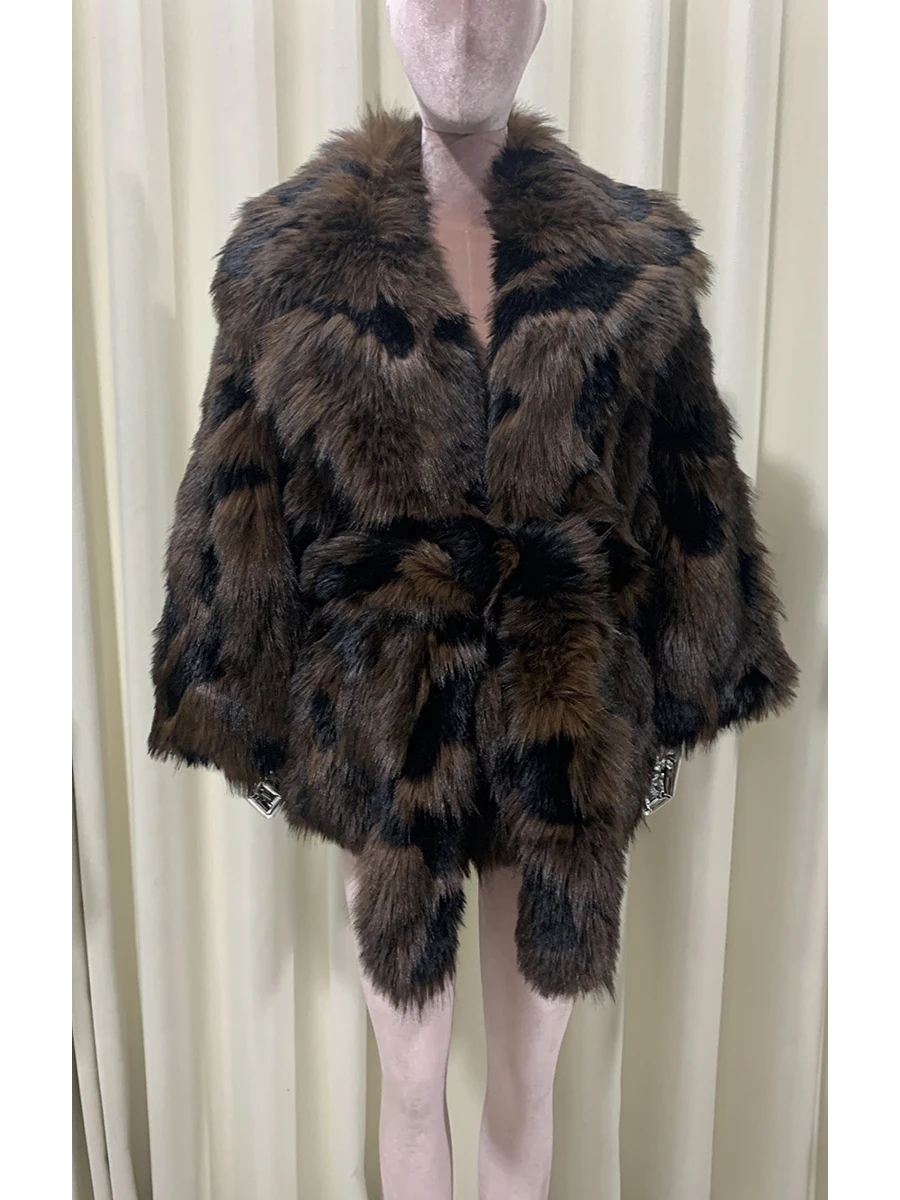 Осень-зима красочные разноцветные толстые теплые мягкие волосатые лохматые пальто из искусственного лисьего меха женские Sahes роскошная шикарная пушистая куртка 2025 шуба искусственный мех
Осень-зима красочные разноцветные толстые теплые мягкие волосатые лохматые пальто из искусственного лисьего меха женские Sahes роскошная шикарная пушистая куртка 2025 шуба искусственный мех