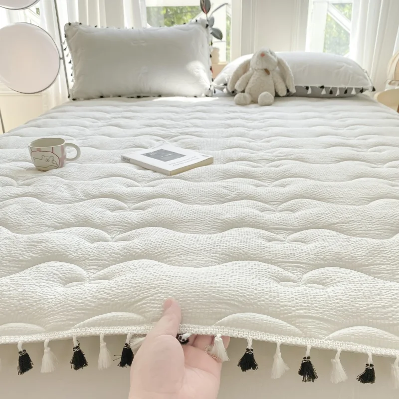 1pc Quilted Mattress Pad with Black and White Bell Lace Single/Queen/King Size Bubble Gauze Mattress Cover Plain Mattress Topper
1pc Quilted Mattress Pad with Black and White Bell Lace Single/Queen/King Size Bubble Gauze Mattress Cover Plain Mattress Topper
