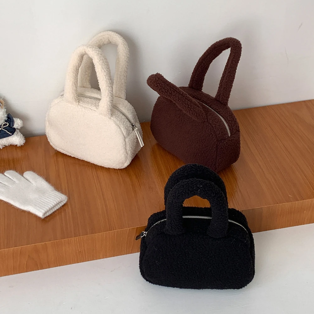 Women Plush Handbag Imitation Lamb Wool Imitation Bag Autumn Winter New Soft Texture Cute Fashionable Versatile Handheld Bag
Women Plush Handbag Imitation Lamb Wool Imitation Bag Autumn Winter New Soft Texture Cute Fashionable Versatile Handheld Bag