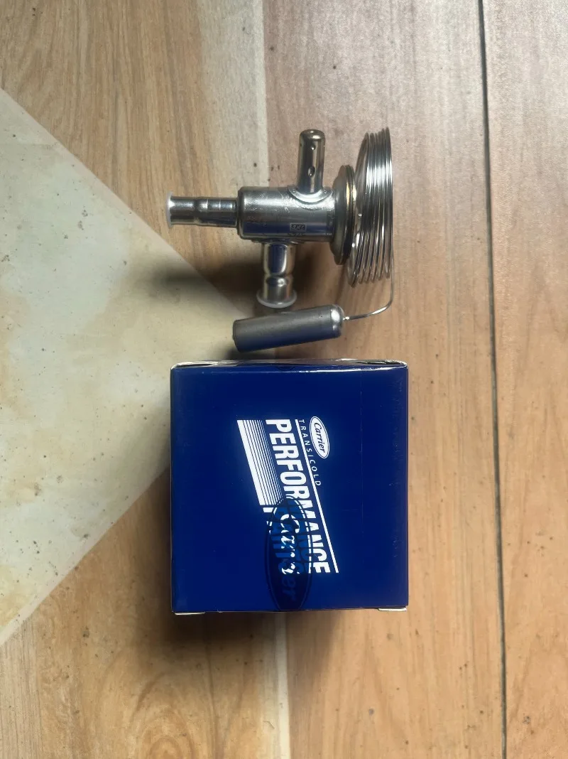 Carrier refrigerated truck original expansion valve C500/600/700
Carrier refrigerated truck original expansion valve C500/600/700