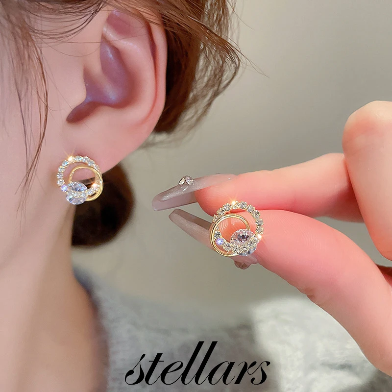 Real Gold-Plated Silver Needle Zircon Hollow Circle Earrings Super Sparkly Temperament High-End Niche Women's Stud Jewelry
Real Gold-Plated Silver Needle Zircon Hollow Circle Earrings Super Sparkly Temperament High-End Niche Women's Stud Jewelry