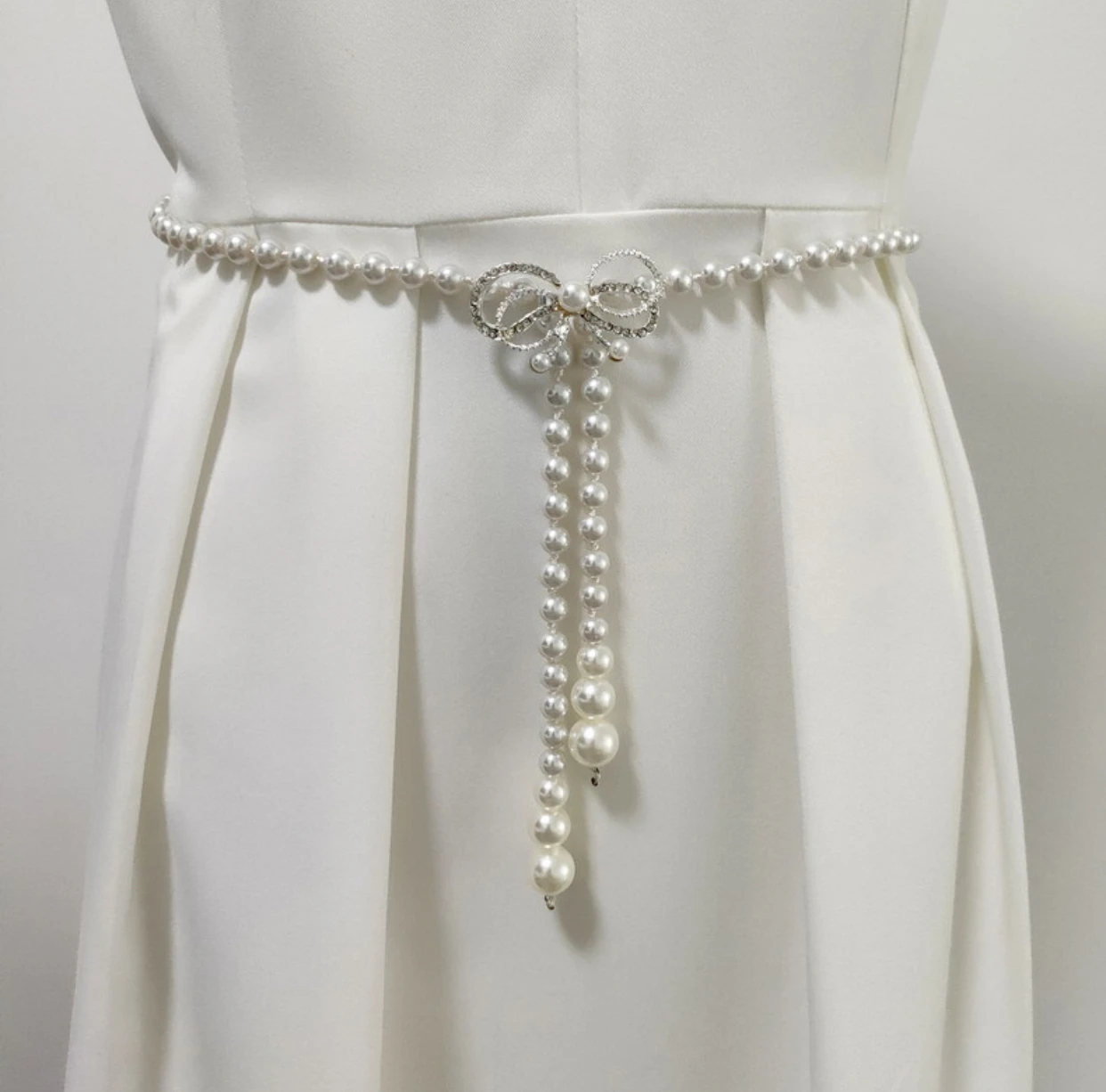 Luxurious Korean version 110cm pearl waist chain women's belt fashion dress skirt high-end feeling elegant sweet versatile
Luxurious Korean version 110cm pearl waist chain women's belt fashion dress skirt high-end feeling elegant sweet versatile