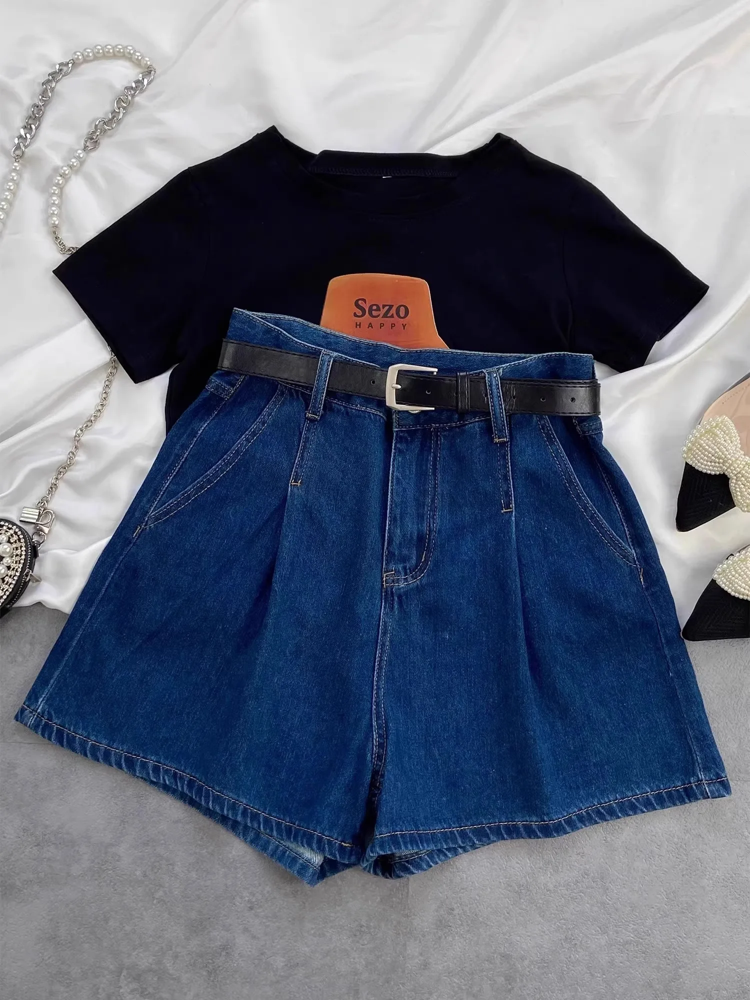 High Waist Denim Shorts Women Summer New Loose Versatile Retro Spicy Girl Style A-Line Wide Leg Pants Casual Washed Denim
High Waist Denim Shorts Women Summer New Loose Versatile Retro Spicy Girl Style A-Line Wide Leg Pants Casual Washed Denim