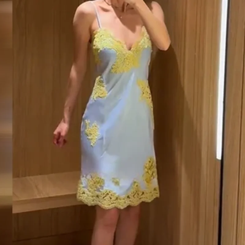 Open Back Tie Midi Dress For Women Sweet Style Sleeveless Lace Trim V-Neck Flowy Silhouette Skirt Lady's 2026 New Summer Frock
Open Back Tie Midi Dress For Women Sweet Style Sleeveless Lace Trim V-Neck Flowy Silhouette Skirt Lady's 2026 New Summer Frock