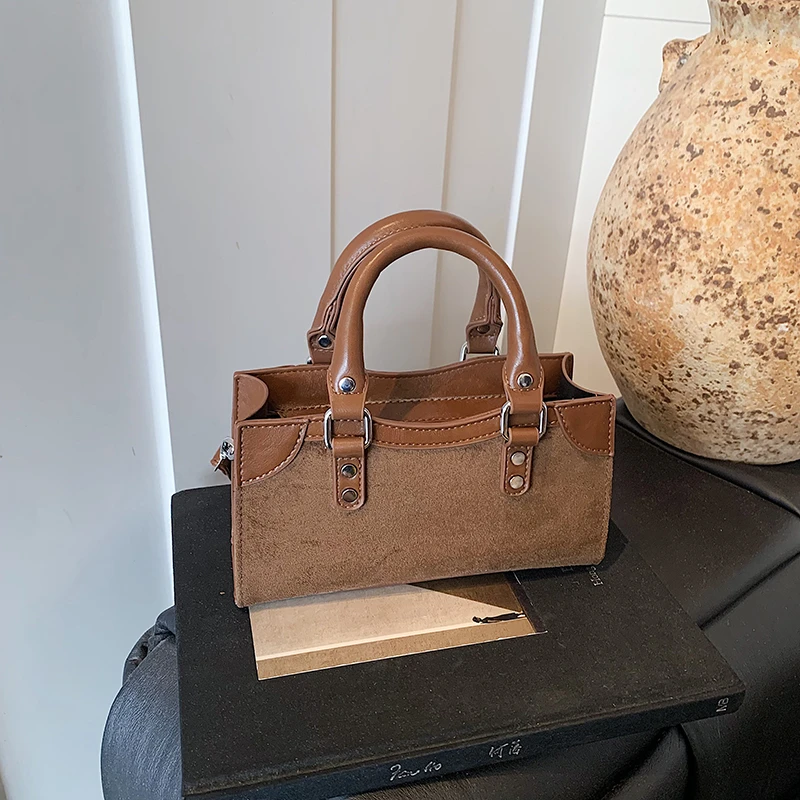 2025 Autumn & Winter New Faux Suede Square Shoulder & Crossbody Bags High Quality Sense of Luxury Portable Handbags for Women
2025 Autumn & Winter New Faux Suede Square Shoulder & Crossbody Bags High Quality Sense of Luxury Portable Handbags for Women
