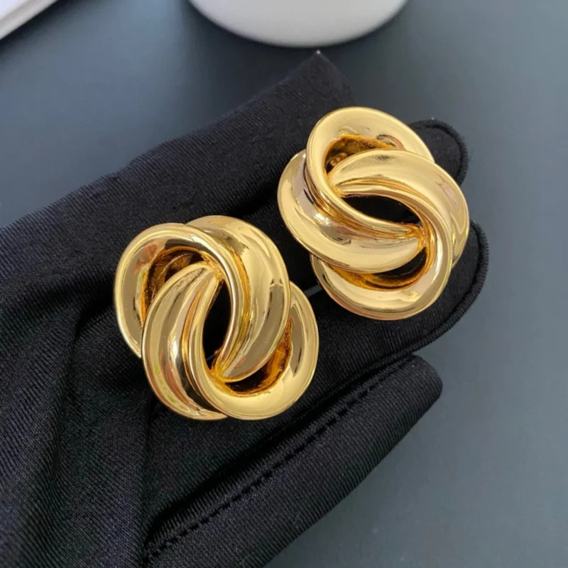 French niche fashion trend twist design vintage earrings
French niche fashion trend twist design vintage earrings