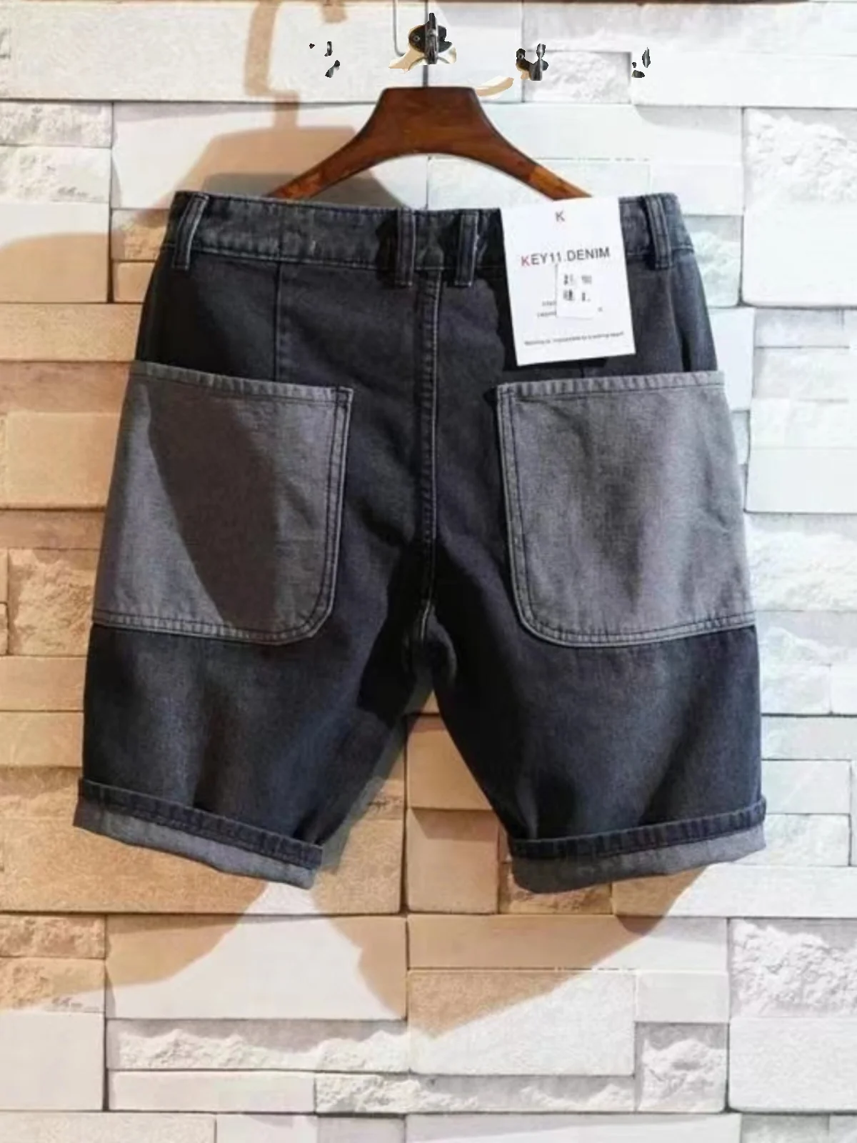Мужские летние свободные джинсы-шорты прямого кроя из денима, повседневные, с застежкой-молнией, средней посадки, модные, брендовые
Мужские летние свободные джинсы-шорты прямого кроя из денима, повседневные, с застежкой-молнией, средней посадки, модные, брендовые