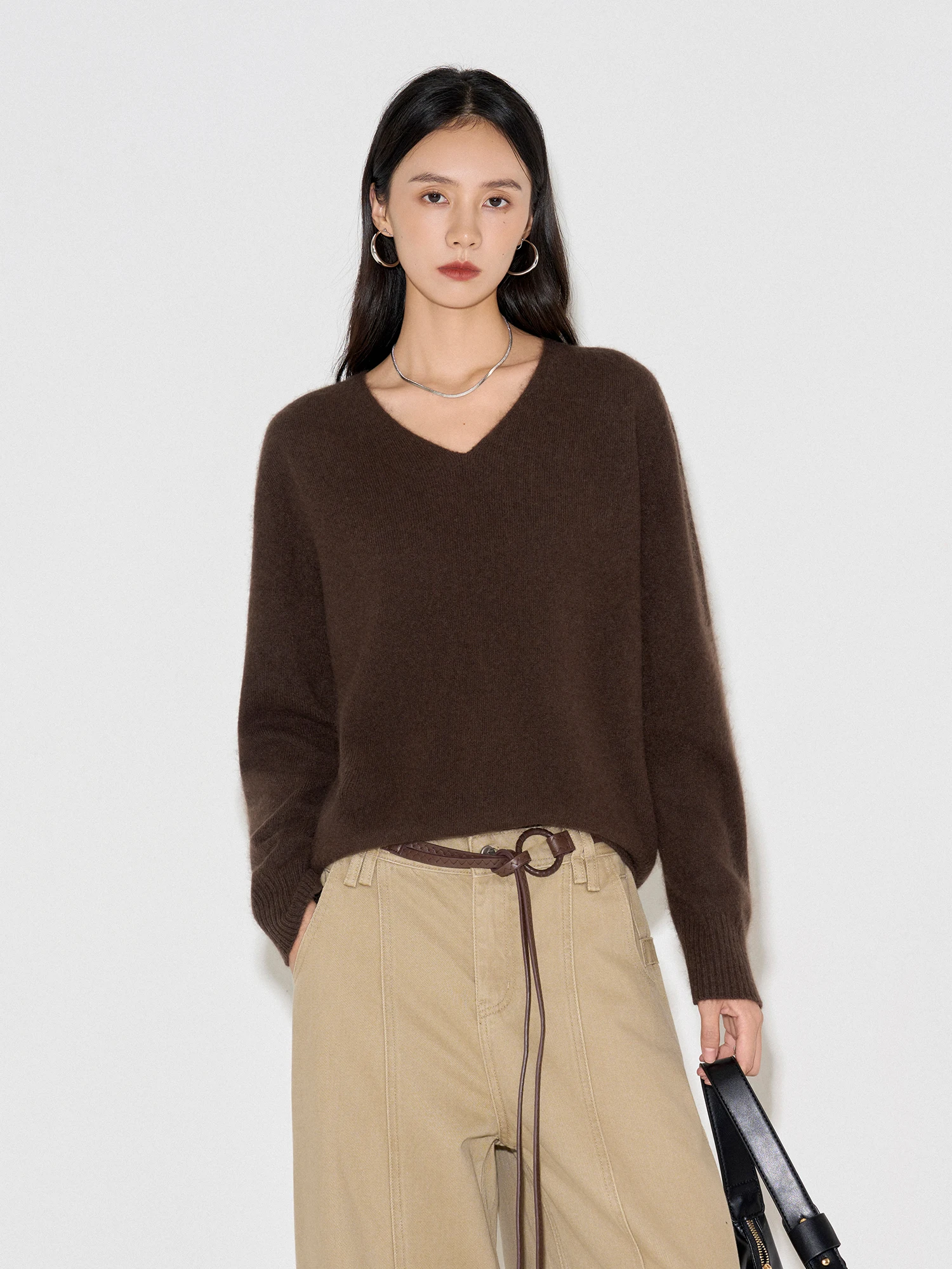 Женский вязаный свитер CLMX с V-образным вырезом, длинный рукав, мягкий, теплый, из смесовой пряжи, повседневный осенний топ, комфортный трикотаж
Женский вязаный свитер CLMX с V-образным вырезом, длинный рукав, мягкий, теплый, из смесовой пряжи, повседневный осенний топ, комфортный трикотаж