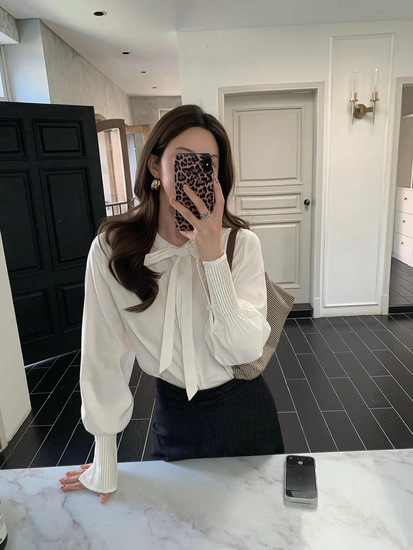 Retro Knot Belted Long Sleeve Loose Slimming Lantern Sleeve Women's Shirt Cotton Spring Fashion Commute Style
Retro Knot Belted Long Sleeve Loose Slimming Lantern Sleeve Women's Shirt Cotton Spring Fashion Commute Style