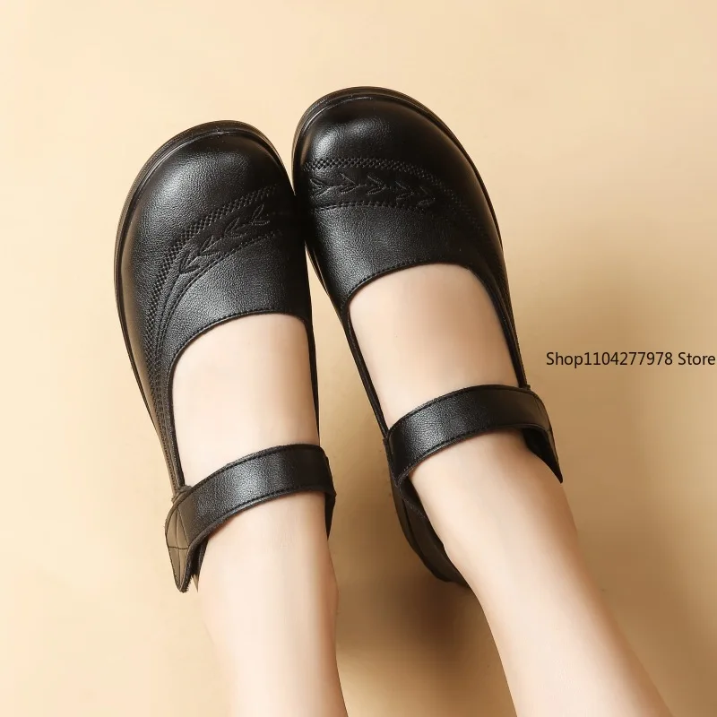mother shoes Flats Pu leather soft soles, comfortable casual women's single shoes, large size mother Loafers Big Size 42
mother shoes Flats Pu leather soft soles, comfortable casual women's single shoes, large size mother Loafers Big Size 42