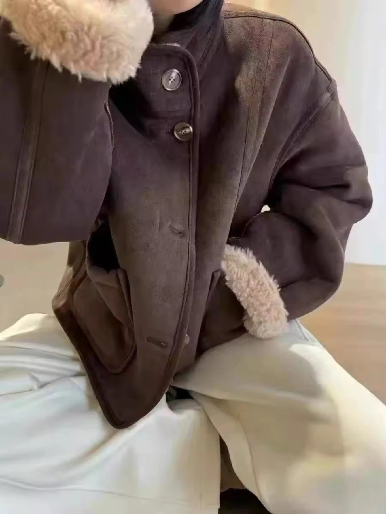 2025 европейско-американский новый стиль, двусторонняя ретро-коричневая куртка с утолщенными лацканами Шерпа для женщин, осенне-зимнее свободное пальто
2025 европейско-американский новый стиль, двусторонняя ретро-коричневая куртка с утолщенными лацканами Шерпа для женщин, осенне-зимнее свободное пальто