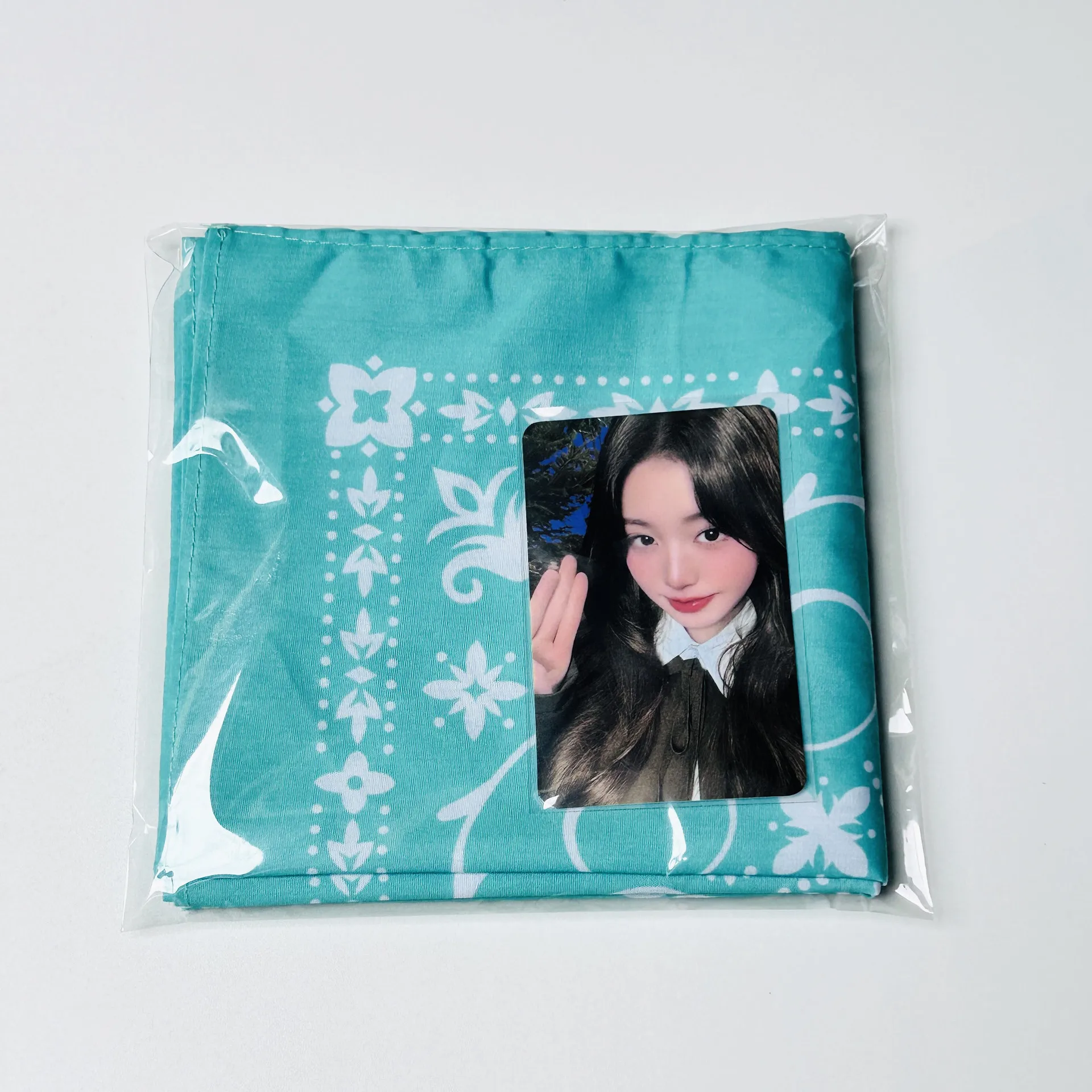 KPOP Idol Wonyoung Leeseo 2025 Seoul FC Week Silk Scarf Square Scarf Folding Headscarf Star Surrounding Same Style Fans Gifts
KPOP Idol Wonyoung Leeseo 2025 Seoul FC Week Silk Scarf Square Scarf Folding Headscarf Star Surrounding Same Style Fans Gifts