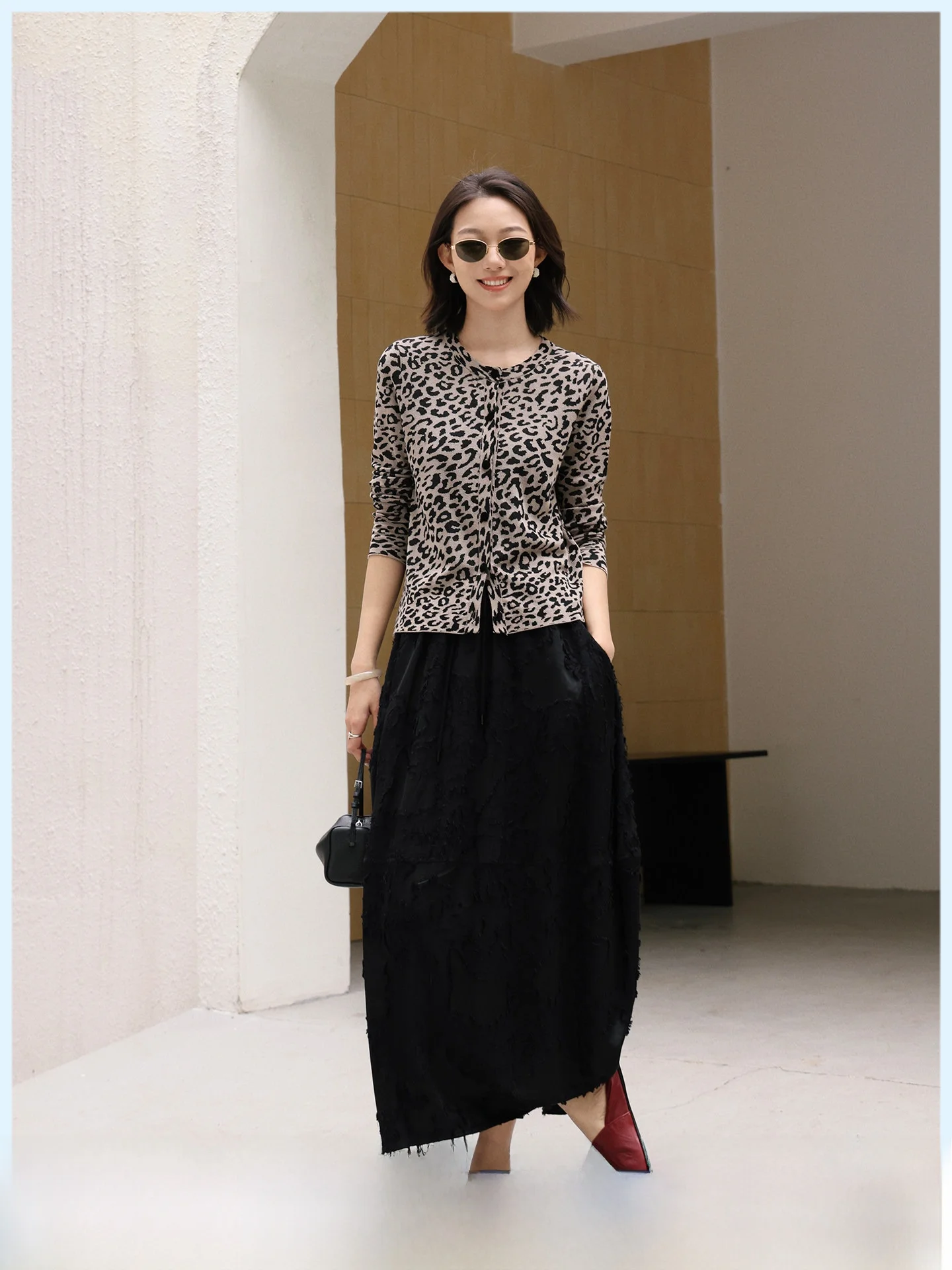 Fashionable Retro Leopard Print Knitted Open Cardigan Jacket Women's Spring Autumn New Style Floral Embroidery Half Skirt Set
Fashionable Retro Leopard Print Knitted Open Cardigan Jacket Women's Spring Autumn New Style Floral Embroidery Half Skirt Set