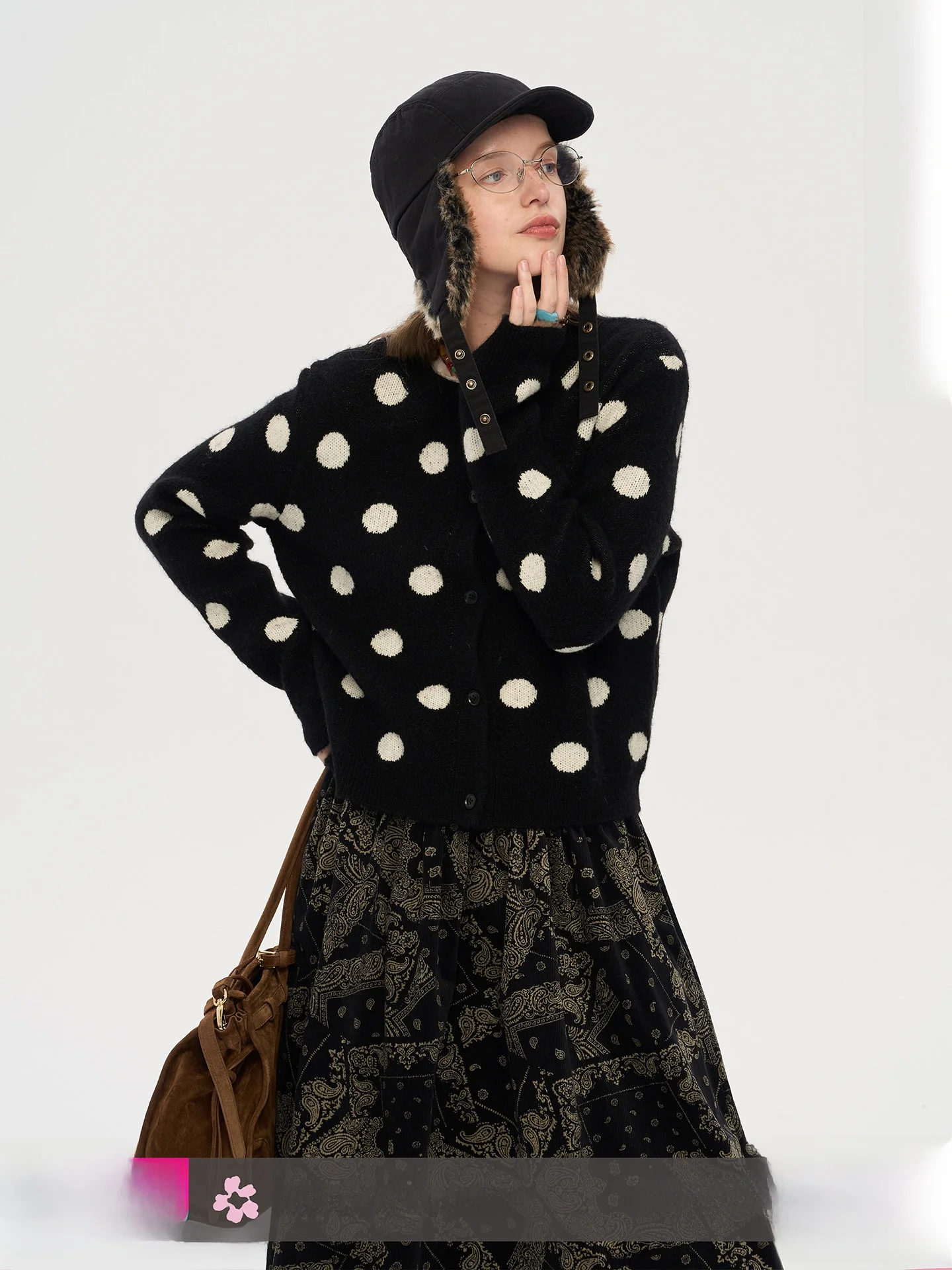 Двухцветный шерстяной кардиган с вышивкой в горошек, круглый вырез, короткий рукав, женский, весна-осень-зима, модный топ
Двухцветный шерстяной кардиган с вышивкой в горошек, круглый вырез, короткий рукав, женский, весна-осень-зима, модный топ