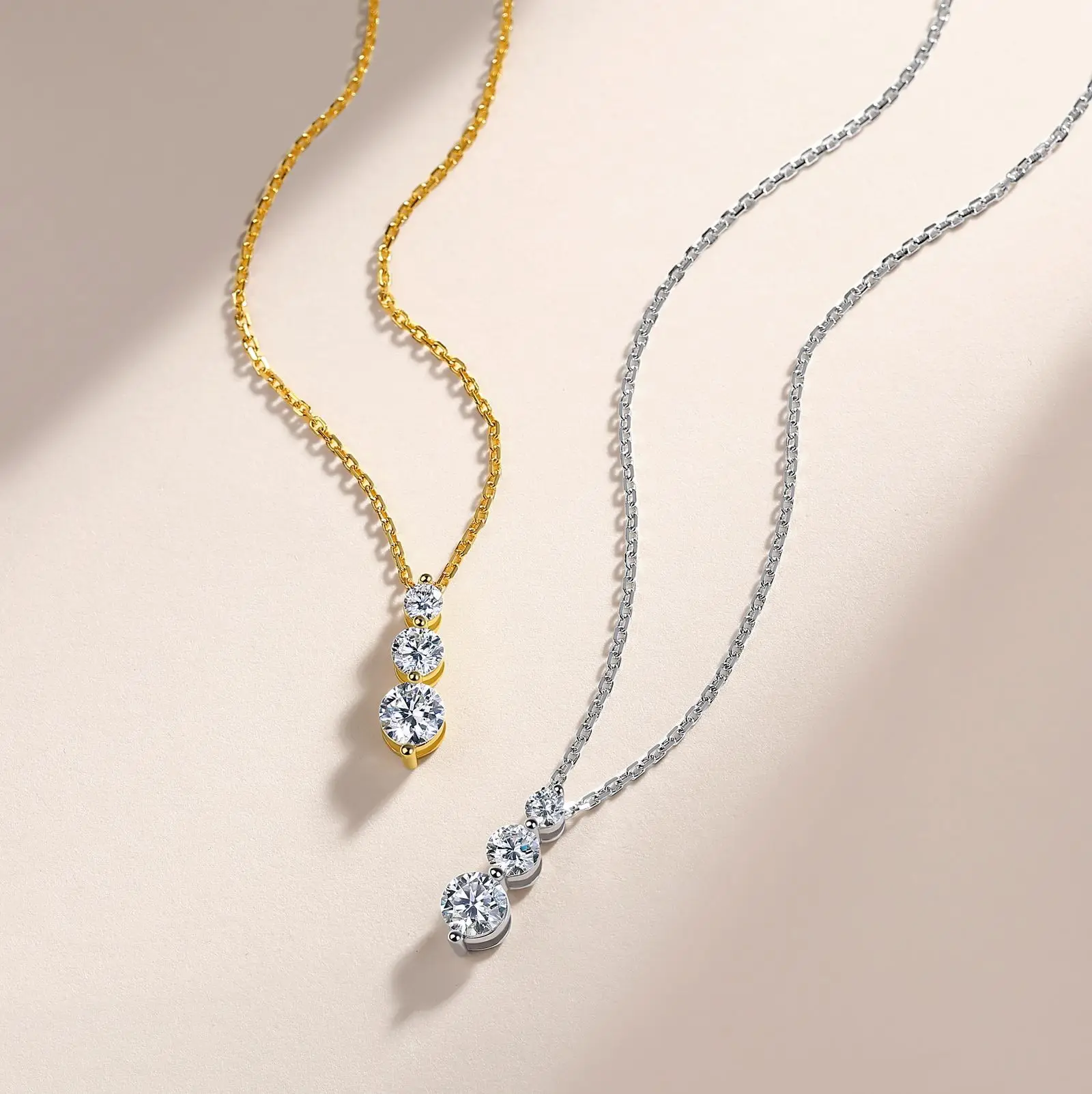 Fashion S925 Silver 18K Gold-Plated Round Shape Moissanite Necklace (0.9ct) For Women Gift And Daily Wear Free Shipping
Fashion S925 Silver 18K Gold-Plated Round Shape Moissanite Necklace (0.9ct) For Women Gift And Daily Wear Free Shipping
