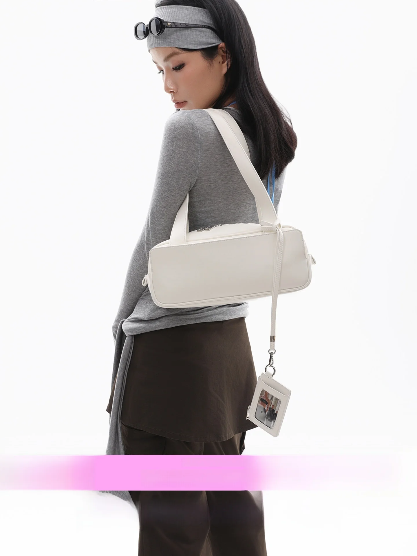 Original Cold Sensation Small Kangaroo Bag Boston Bag Pillow Square Bag Underarm Bag Fashion Trend Polyester Double Strap
Original Cold Sensation Small Kangaroo Bag Boston Bag Pillow Square Bag Underarm Bag Fashion Trend Polyester Double Strap
