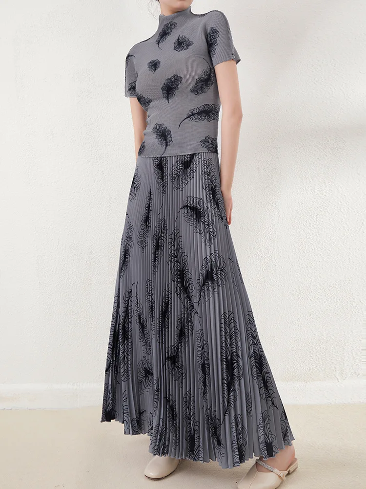 Style Skirt Set Women's 2023 Summer New Short-sleeved Pleated Top Pleated Skirt Long Two-piece Set
Style Skirt Set Women's 2023 Summer New Short-sleeved Pleated Top Pleated Skirt Long Two-piece Set