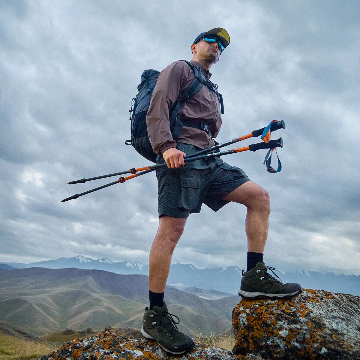 Naturehike Outdoor Hiking Professional Walking Stick SUNSIA 3-EXT 3 Sections Telescopic Carbon Fiber Trekking Pole
Naturehike Outdoor Hiking Professional Walking Stick SUNSIA 3-EXT 3 Sections Telescopic Carbon Fiber Trekking Pole
