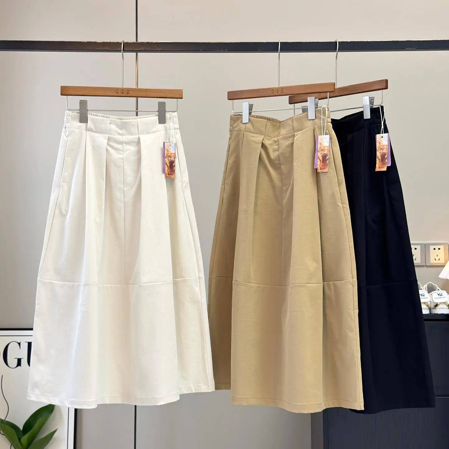 Anti-Wrinkle Slimming A-Line Midi Skirt Women's Elastic Waist Polyester Fiber Gored Skirt Summer 2026 Fashion College Style
Anti-Wrinkle Slimming A-Line Midi Skirt Women's Elastic Waist Polyester Fiber Gored Skirt Summer 2026 Fashion College Style