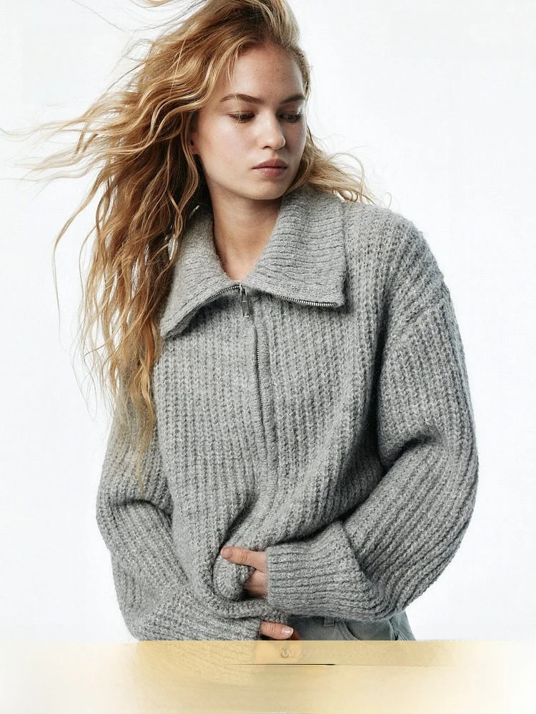 Женский вязаный кардиган H&M: весенний, повседневный, люксовый, на молнии, с удобной посадкой, с деталями на плечах, из полиэстера
Женский вязаный кардиган H&M: весенний, повседневный, люксовый, на молнии, с удобной посадкой, с деталями на плечах, из полиэстера