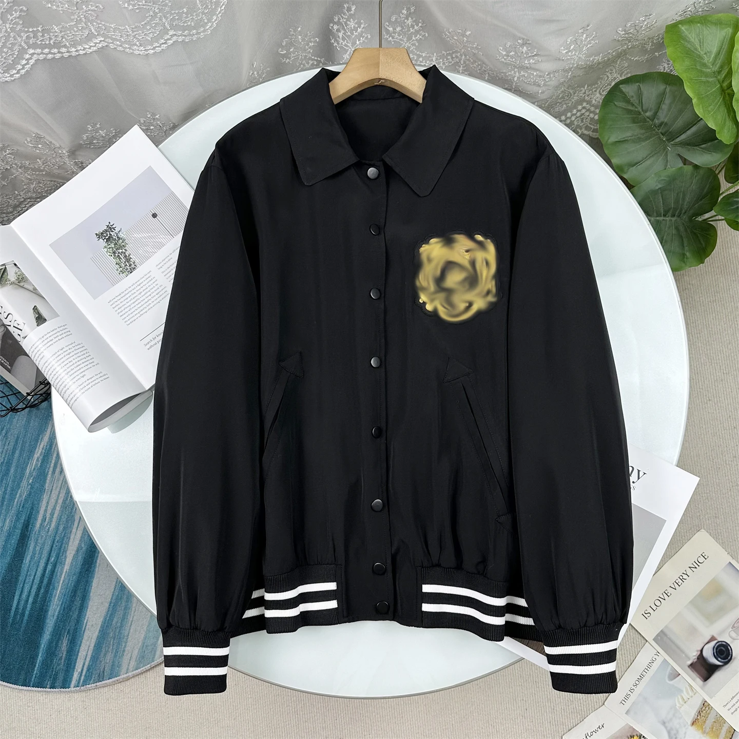 Loose Women's Black Baseball Jacket Short Outerwear Vintage Preppy Style Spring Fashion Casual Comfortable Fit Women's Coat
Loose Women's Black Baseball Jacket Short Outerwear Vintage Preppy Style Spring Fashion Casual Comfortable Fit Women's Coat