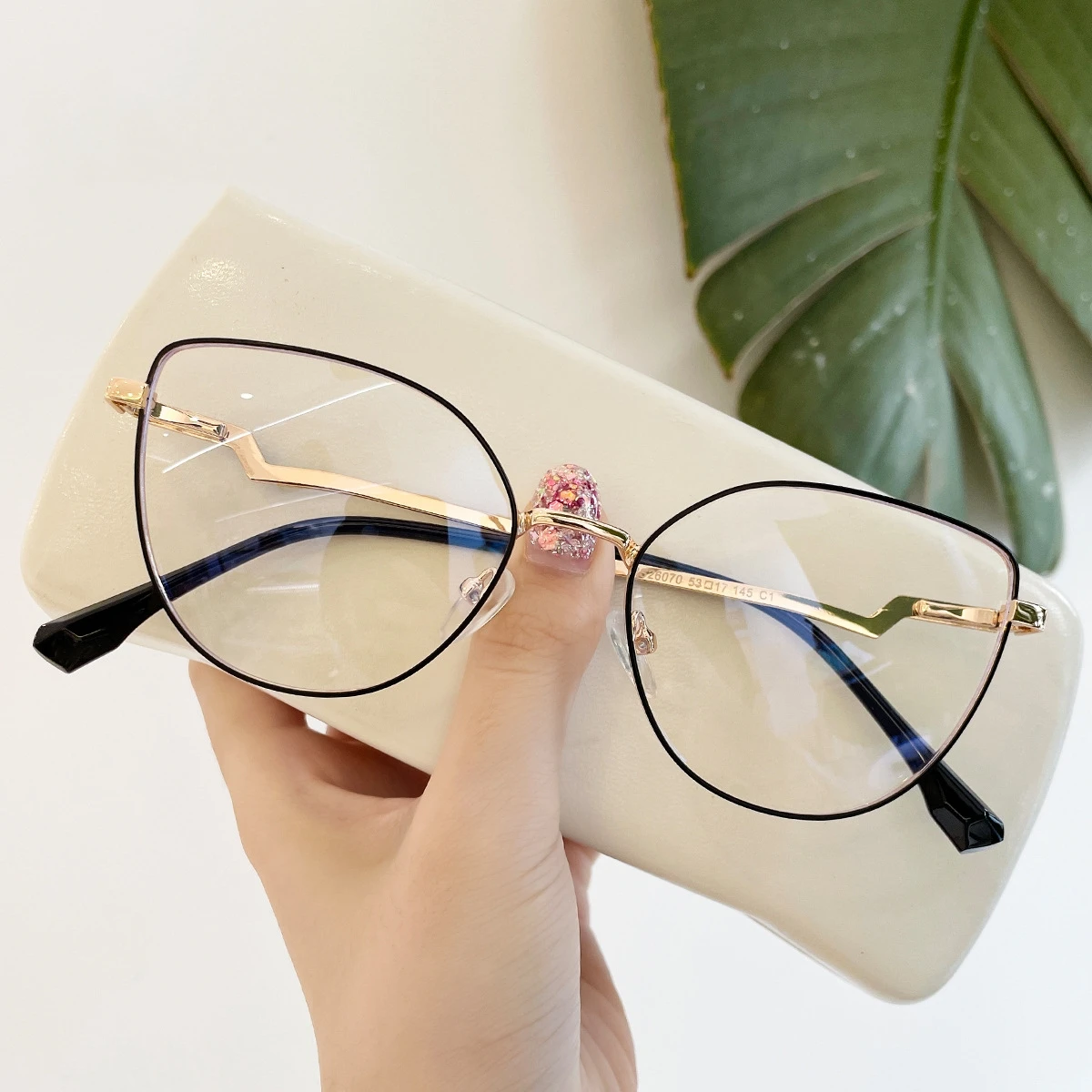 Vintage Metal Frame Cat's Eye Anti-blue Light Glasses Unique Korean Style Myopia Glasses Frame Spectacles Nearsightedness 26070
Vintage Metal Frame Cat's Eye Anti-blue Light Glasses Unique Korean Style Myopia Glasses Frame Spectacles Nearsightedness 26070