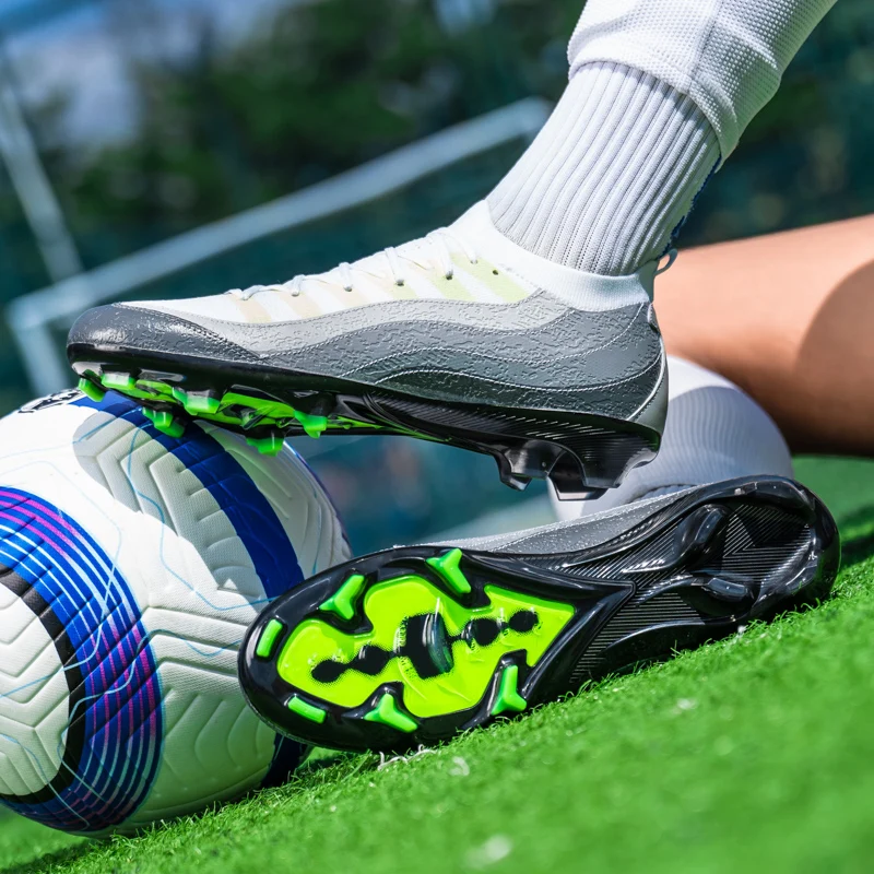 Versatile minimalist soccer boots ultralight wearproof studs ankle support design men women daily indoor futsal training shoes
Versatile minimalist soccer boots ultralight wearproof studs ankle support design men women daily indoor futsal training shoes