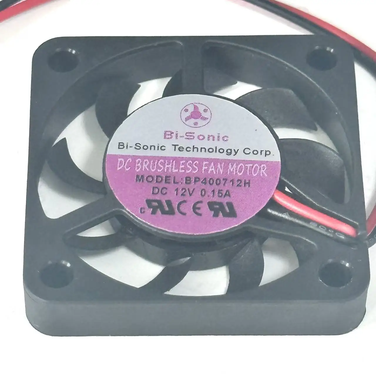 INNOVATIVE BP400712H DC 12V 0.15A 40x40x7mm 2-wire Server Cooling Fan
INNOVATIVE BP400712H DC 12V 0.15A 40x40x7mm 2-wire Server Cooling Fan