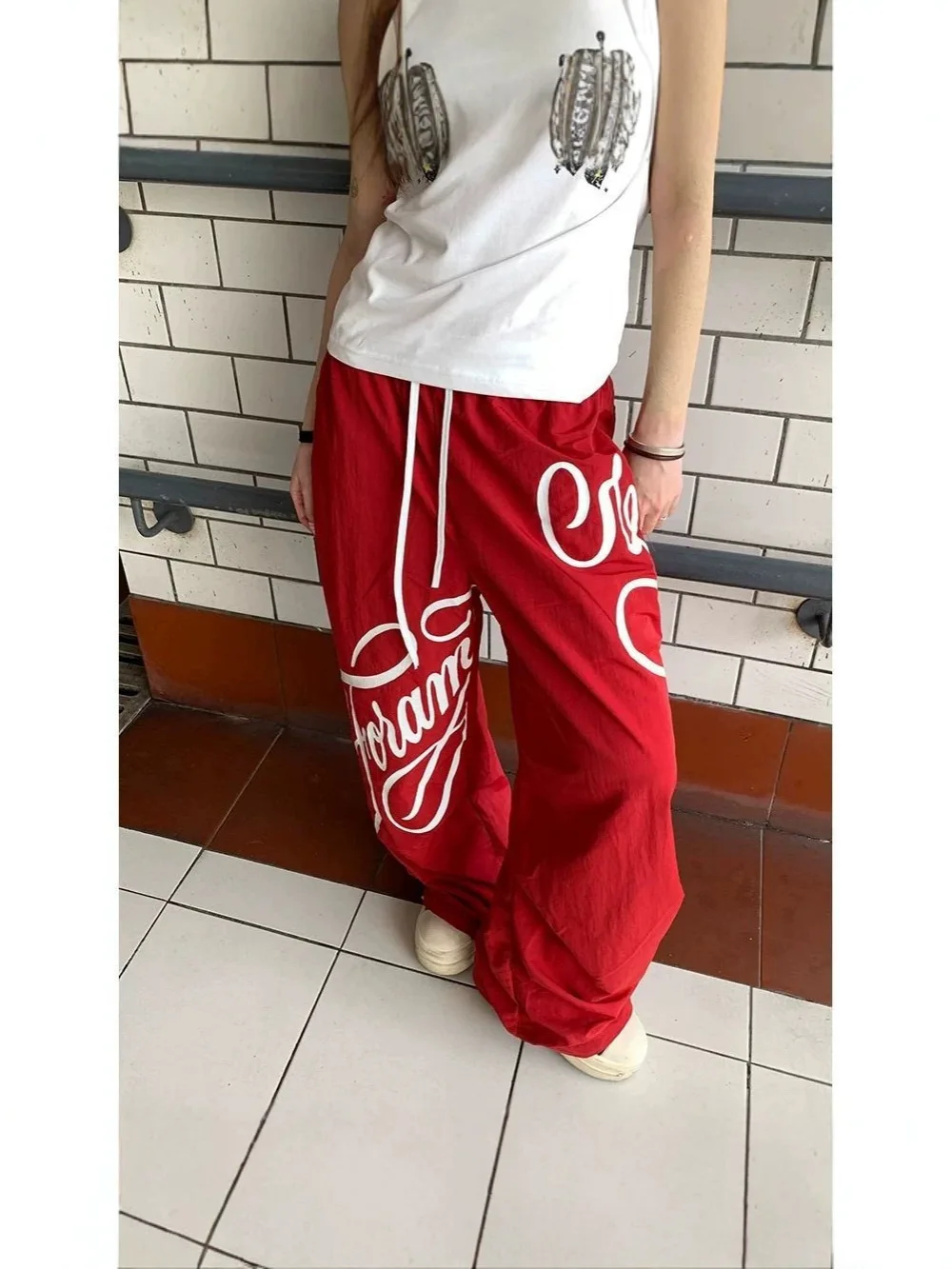 2026 new summer American retro high street printed wide leg pants for men and women, loose and fashionable casual pants trend
2026 new summer American retro high street printed wide leg pants for men and women, loose and fashionable casual pants trend