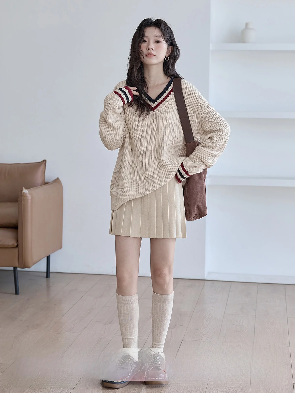 Loose V-neck Knitted Sweater Women's Beige Spring New Style Versatile Top HUIXI Commute Style Long Sleeve Crew Neck Sweater
Loose V-neck Knitted Sweater Women's Beige Spring New Style Versatile Top HUIXI Commute Style Long Sleeve Crew Neck Sweater