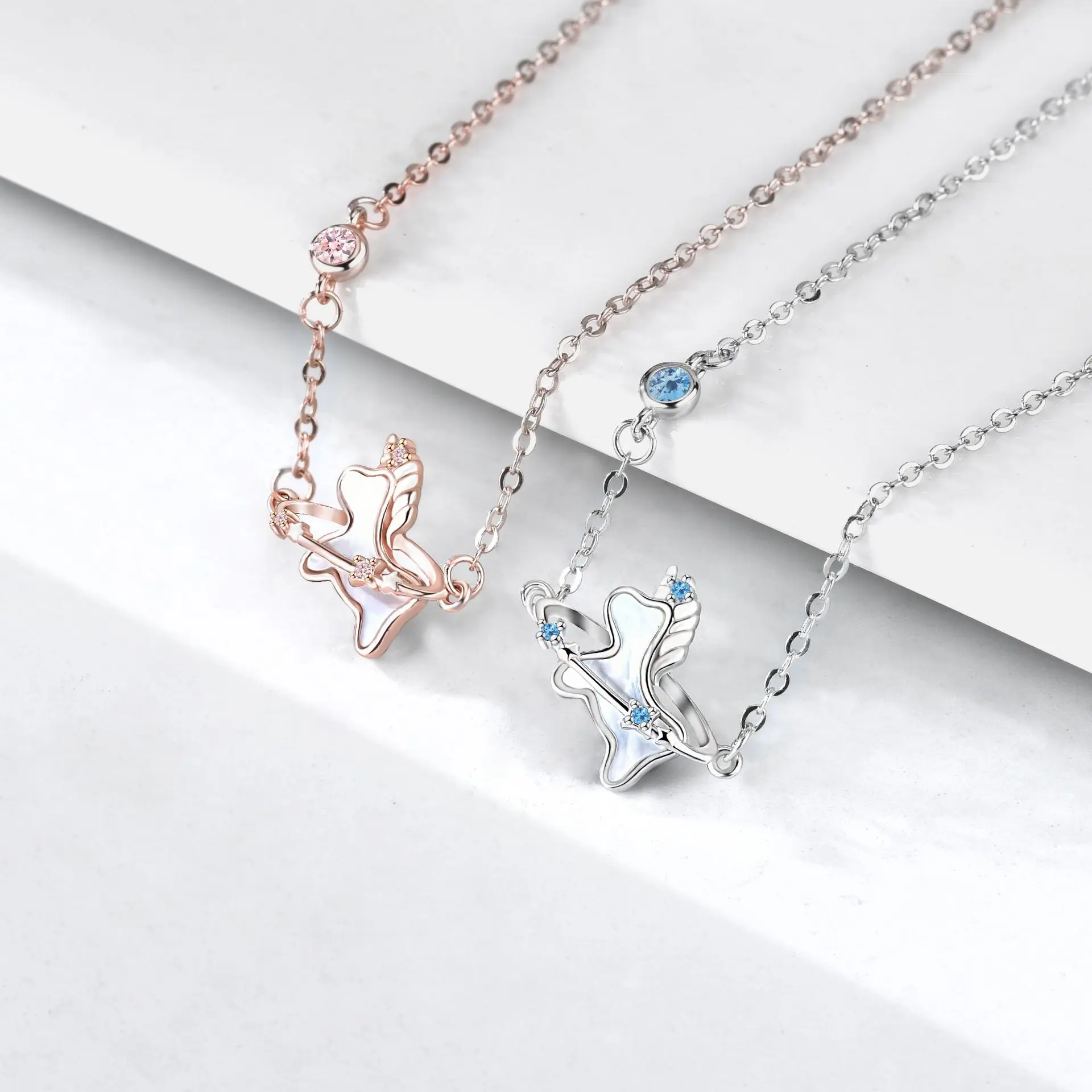 Original mother-of-pearl fantasy unicorn 925 sterling silver bracelet for women to send girlfriends to friends high-end jewelry
Original mother-of-pearl fantasy unicorn 925 sterling silver bracelet for women to send girlfriends to friends high-end jewelry