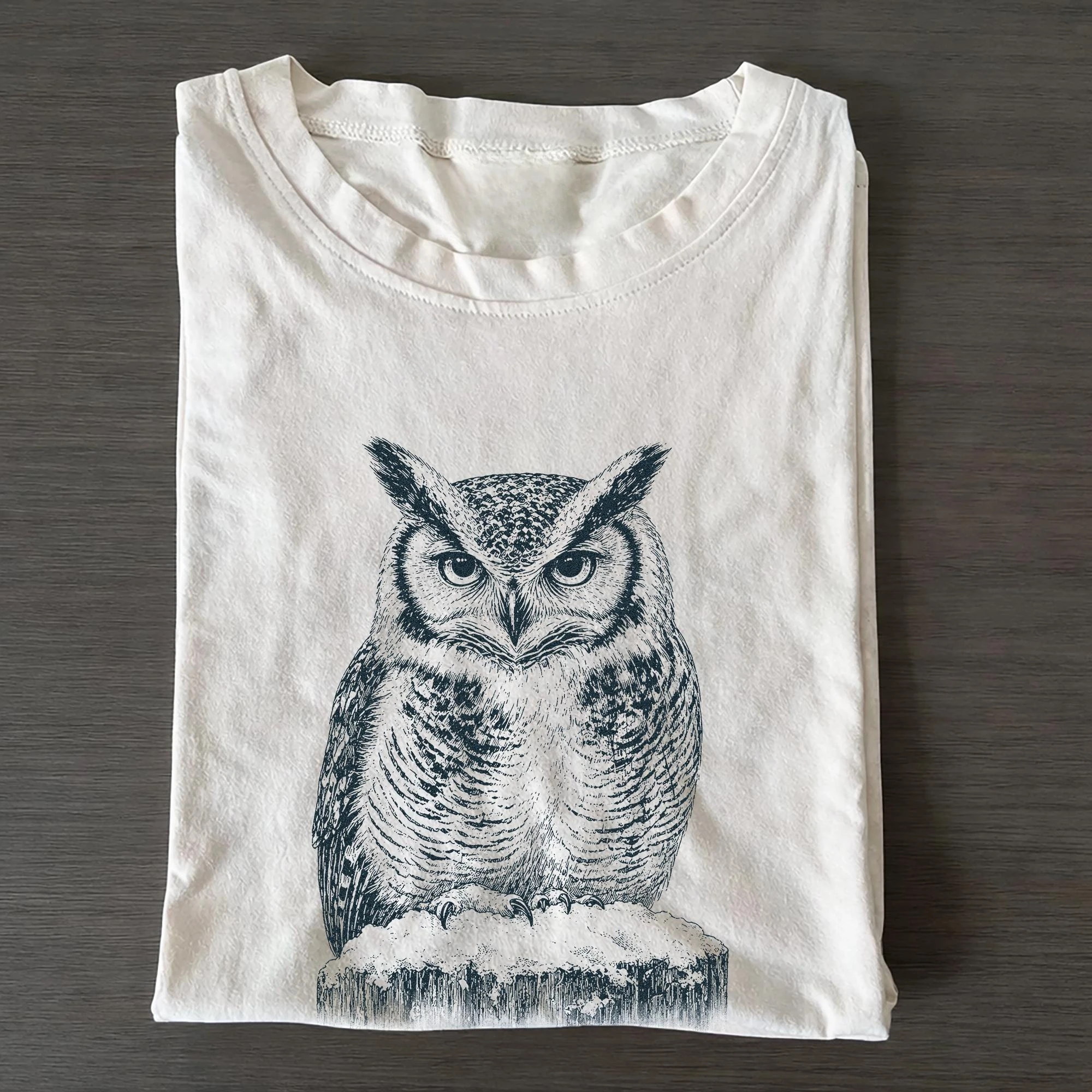 2026 Plus Size Summer Women's Vintage Owl Linocut Bird Nature T-shirt Cotton Breathable Stylish Versatile Street Style Oversized
2026 Plus Size Summer Women's Vintage Owl Linocut Bird Nature T-shirt Cotton Breathable Stylish Versatile Street Style Oversized