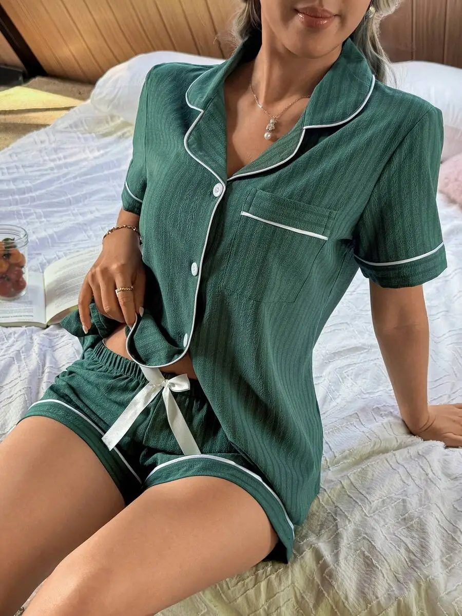 Green Contrast Trim Pajama Set With Bow Detail Short Sleeve Top And Shorts
Green Contrast Trim Pajama Set With Bow Detail Short Sleeve Top And Shorts