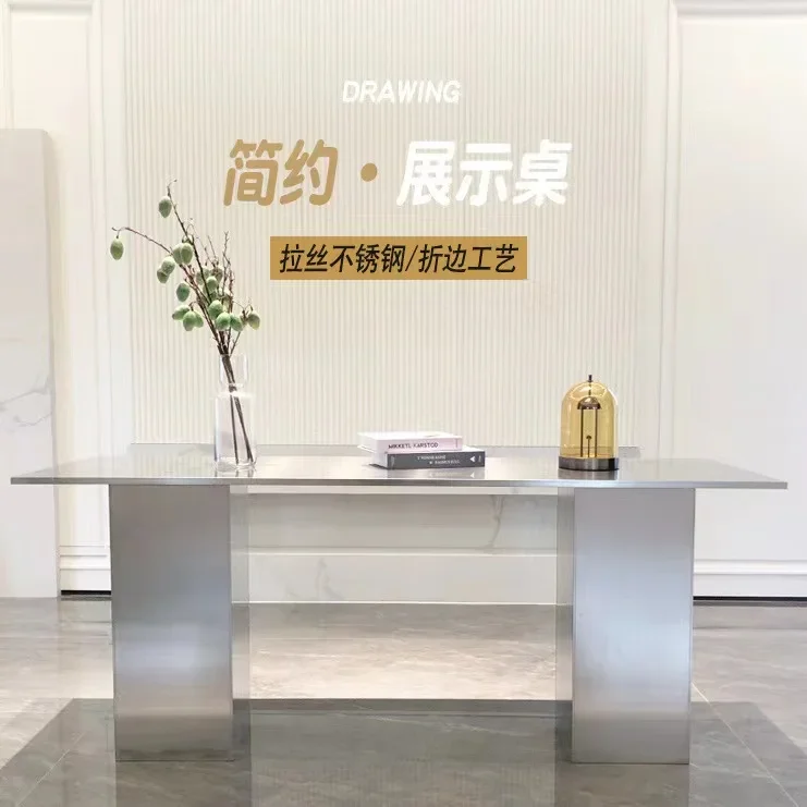 Подставка для орнаментов из нержавеющей стали. Подставка для реквизита Zhongdao в центре магазина одежды. Витрина.
Подставка для орнаментов из нержавеющей стали. Подставка для реквизита Zhongdao в центре магазина одежды. Витрина.