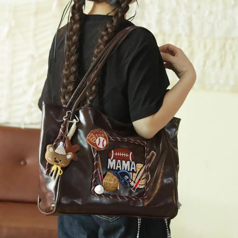 Original Design Large Capacity Horizontal Square Shoulder Bags Cartoon Pattern Patent Leather Glossy Soft Pu Leather Women's Bag
Original Design Large Capacity Horizontal Square Shoulder Bags Cartoon Pattern Patent Leather Glossy Soft Pu Leather Women's Bag