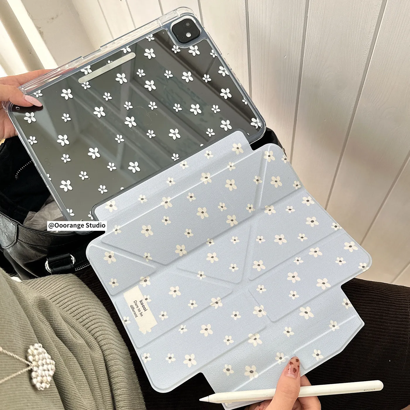 Korean White Flower Blue Table Case For iPad Pro 11 12.9 13 M2 M3 M4 M5 Shell 8.3 9.7 10.2 5/6/7/8/9/10/11th Air 3 4 5 6 7 Cover
Korean White Flower Blue Table Case For iPad Pro 11 12.9 13 M2 M3 M4 M5 Shell 8.3 9.7 10.2 5/6/7/8/9/10/11th Air 3 4 5 6 7 Cover