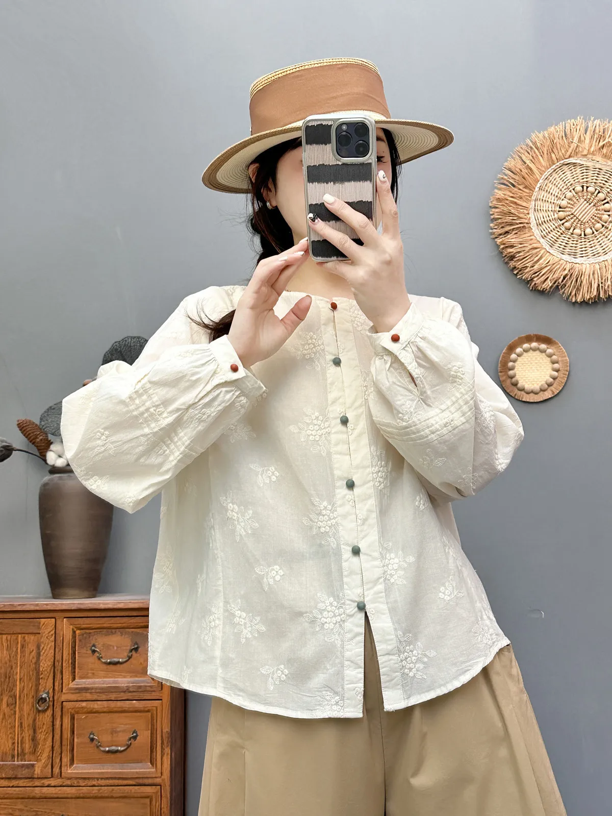 2025 Women elegant shirts bohemian design beige lace embroidery shirts long sleeve blouses for women boho clothing
2025 Women elegant shirts bohemian design beige lace embroidery shirts long sleeve blouses for women boho clothing