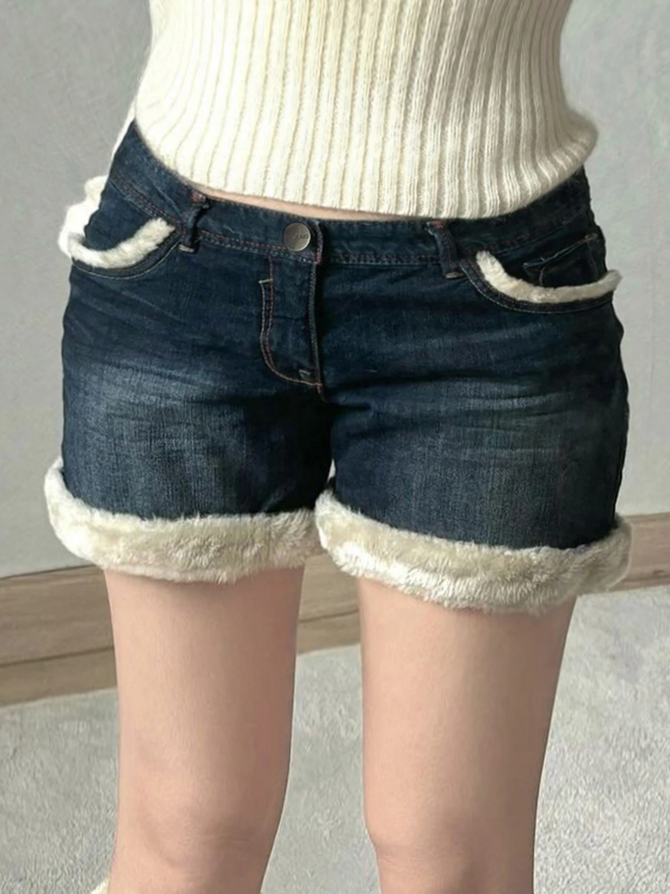 Weekeep Women Casual Pockets Denim Shorts Streetwear Low Rise Loose Straight Short Jeans Summer Basic Korean Style Denim Shorts
Weekeep Women Casual Pockets Denim Shorts Streetwear Low Rise Loose Straight Short Jeans Summer Basic Korean Style Denim Shorts