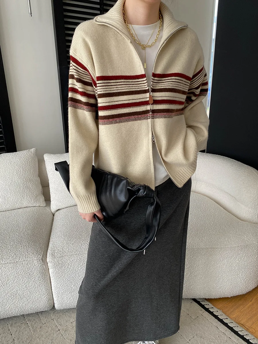 Fashionable and lazy style double zipper striped contrasting knitted cardigan sweater
Fashionable and lazy style double zipper striped contrasting knitted cardigan sweater