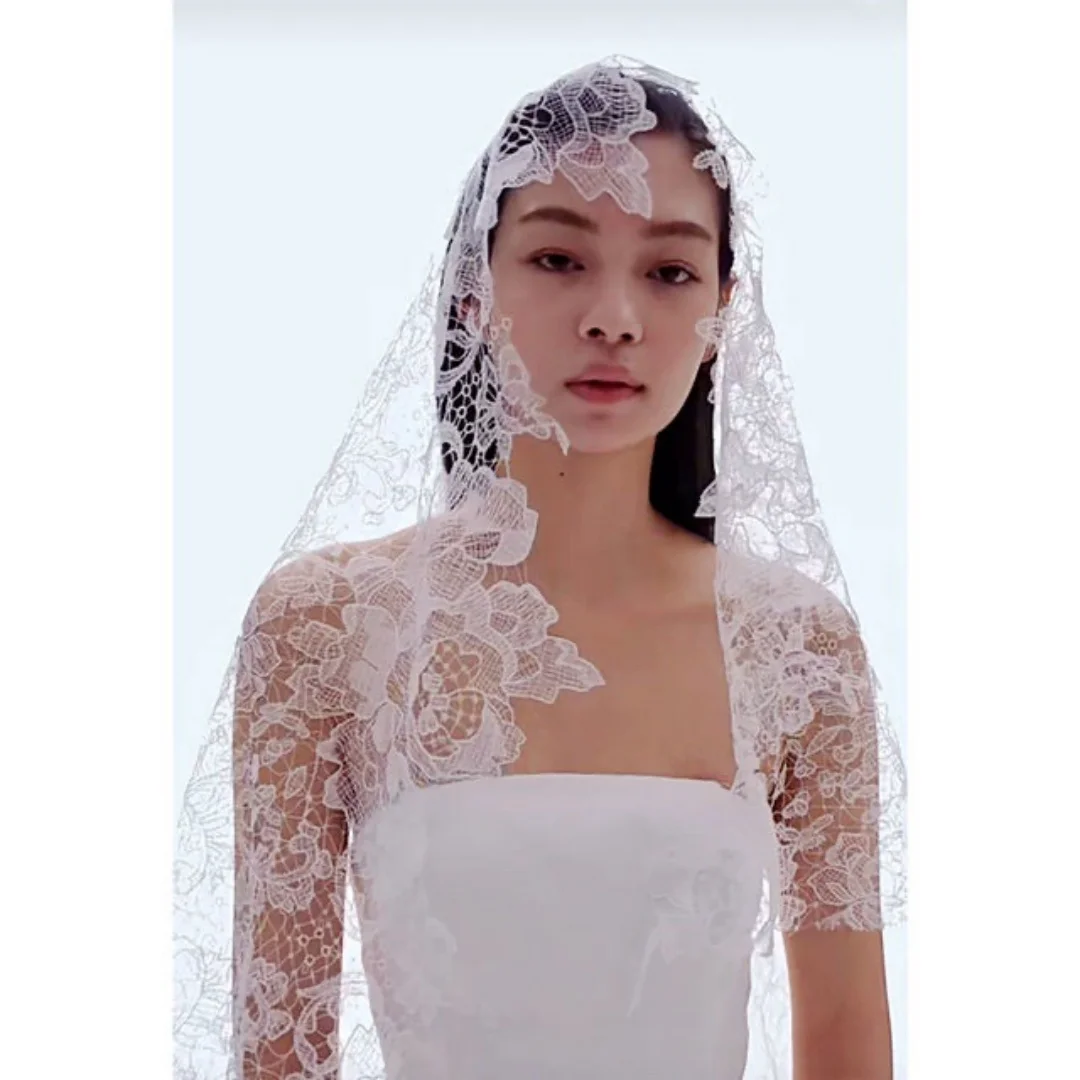 Mantilla Lace Veil For Women One Tier Elegant Bridal Veil with Lace Trim Cathedral Long Wedding Veil For Bride Head Covering
Mantilla Lace Veil For Women One Tier Elegant Bridal Veil with Lace Trim Cathedral Long Wedding Veil For Bride Head Covering