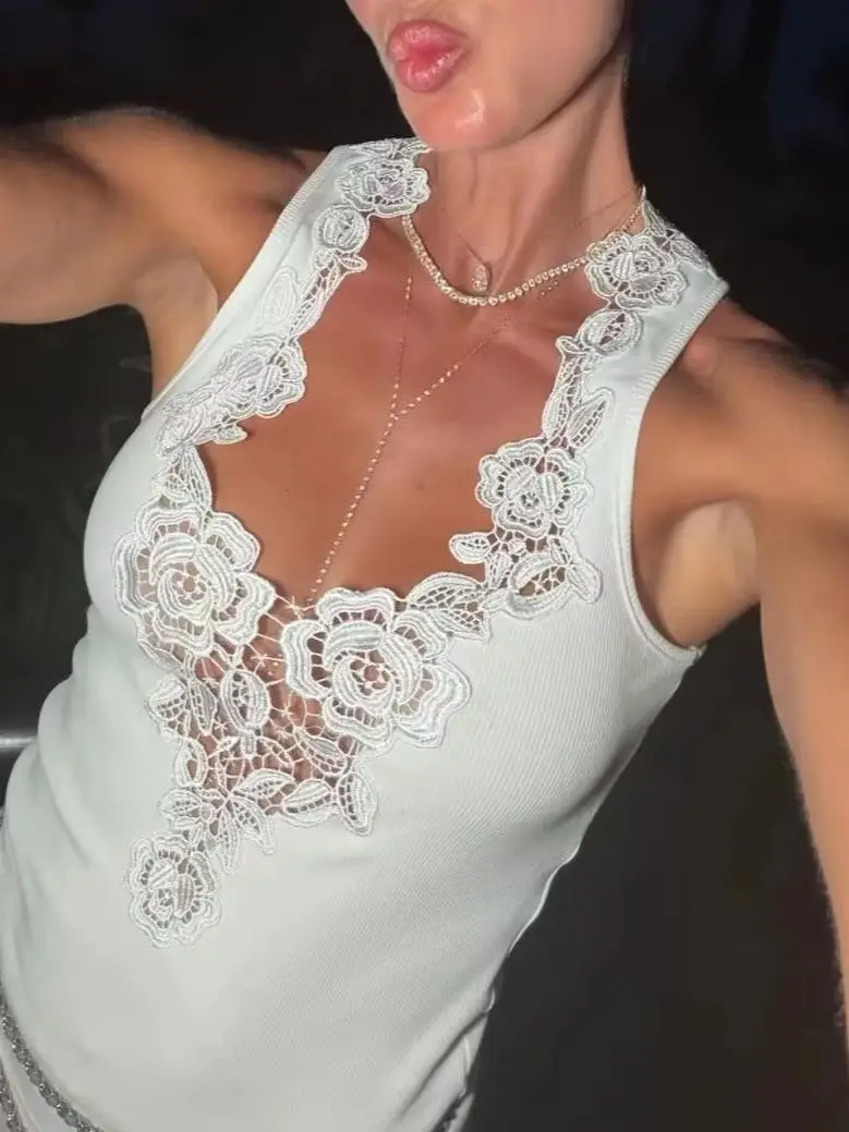 2026 Women Lace Embroidery Patch Knitted Vest V-Neck Sleeveless Fashion Slim White Tank Tops
2026 Women Lace Embroidery Patch Knitted Vest V-Neck Sleeveless Fashion Slim White Tank Tops