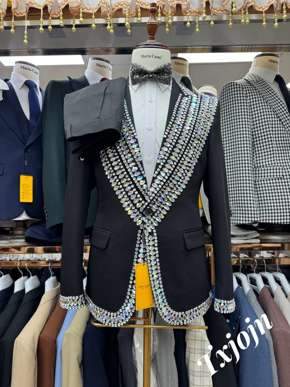 Роскошный однобортный мужской костюм с кристаллами, украшенный из 2 предметов, элегантный пиджак, костюм 2025 года, повседневный свадебный комплект для выпускного вечера на свадьбу 
Роскошный однобортный мужской костюм с кристаллами, украшенный из 2 предметов, элегантный пиджак, костюм 2025 года, повседневный свадебный комплект для выпускного вечера на свадьбу