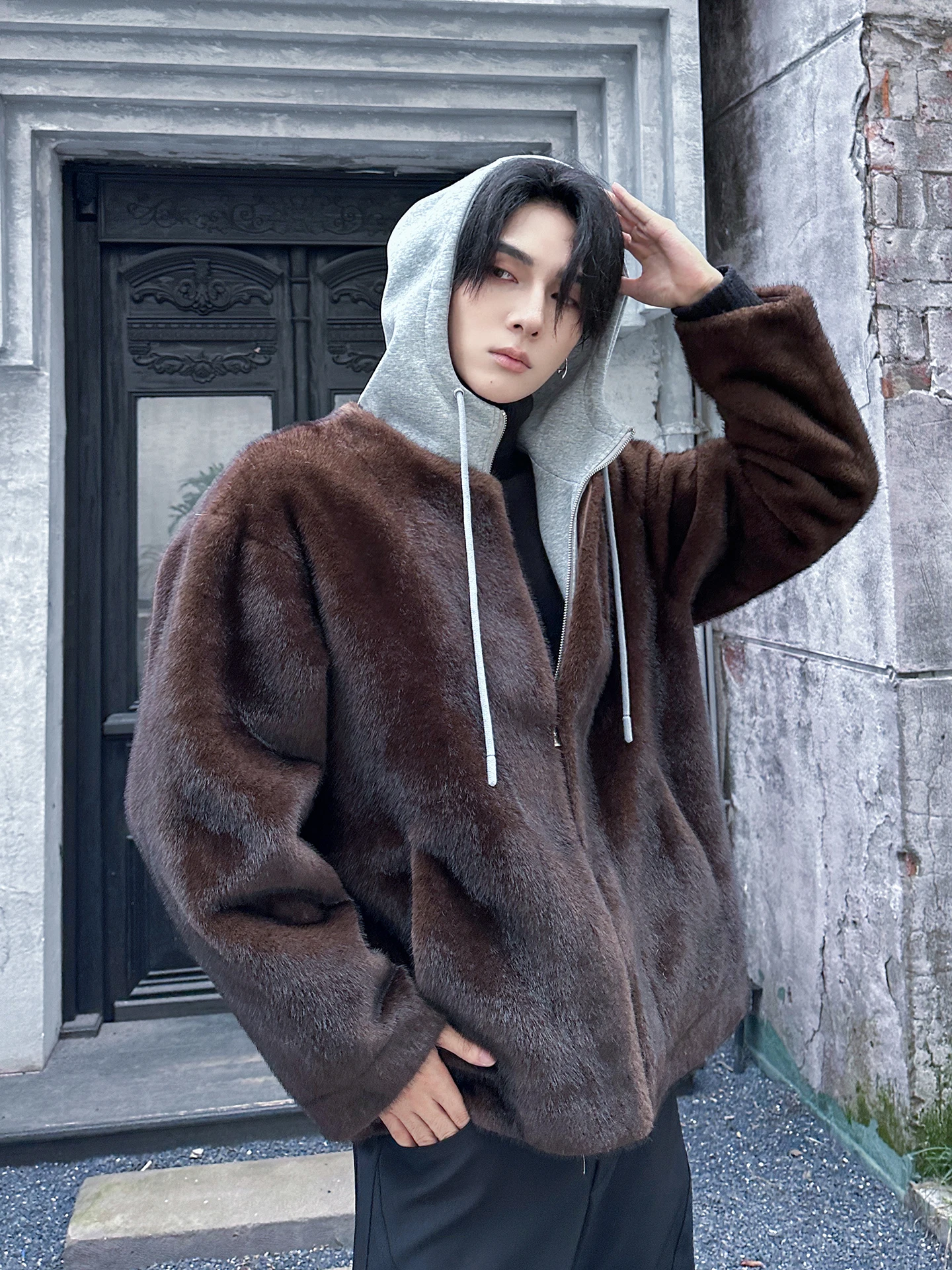 Мужская осенне-зимняя куртка American Sle Brown из искусственного меха с эффектом двухслойности, премиум-класса, с интегрированным кожаным и меховым слоем из овчины.
Мужская осенне-зимняя куртка American Sle Brown из искусственного меха с эффектом двухслойности, премиум-класса, с интегрированным кожаным и меховым слоем из овчины.