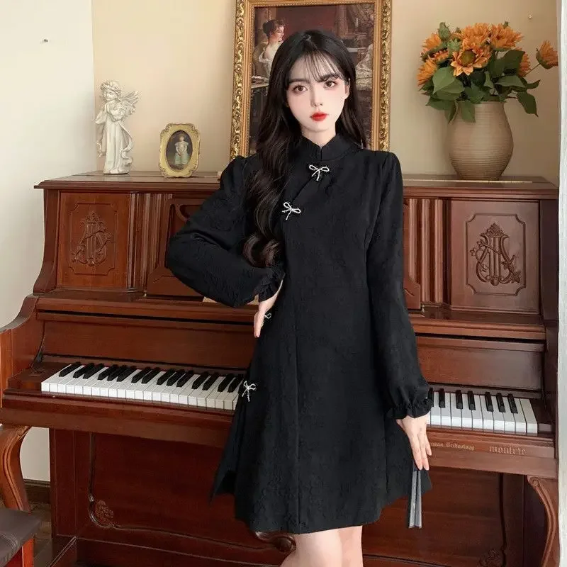 Large Size Women's Modified Cheongsam Dress with Retro High Sense Long Sleeved Design to Cover the Belly Show Off the Effect
Large Size Women's Modified Cheongsam Dress with Retro High Sense Long Sleeved Design to Cover the Belly Show Off the Effect