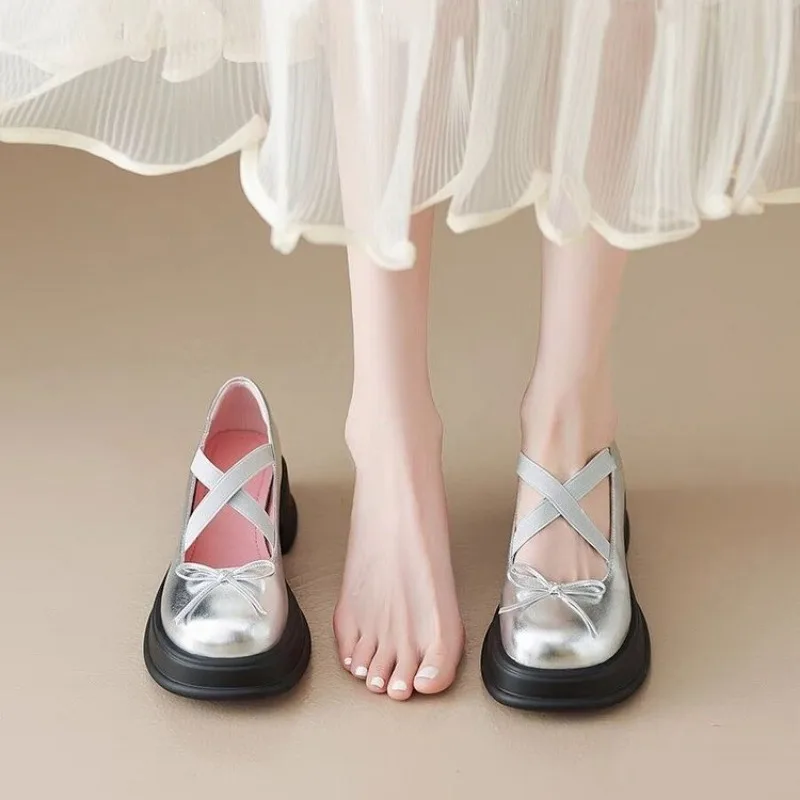 Women's Single Shoes with Heels New Round Toe Women's High Heels Spring Bow Buckle Solid Color Dress Thick Sole Thick Heel Pumps
Women's Single Shoes with Heels New Round Toe Women's High Heels Spring Bow Buckle Solid Color Dress Thick Sole Thick Heel Pumps