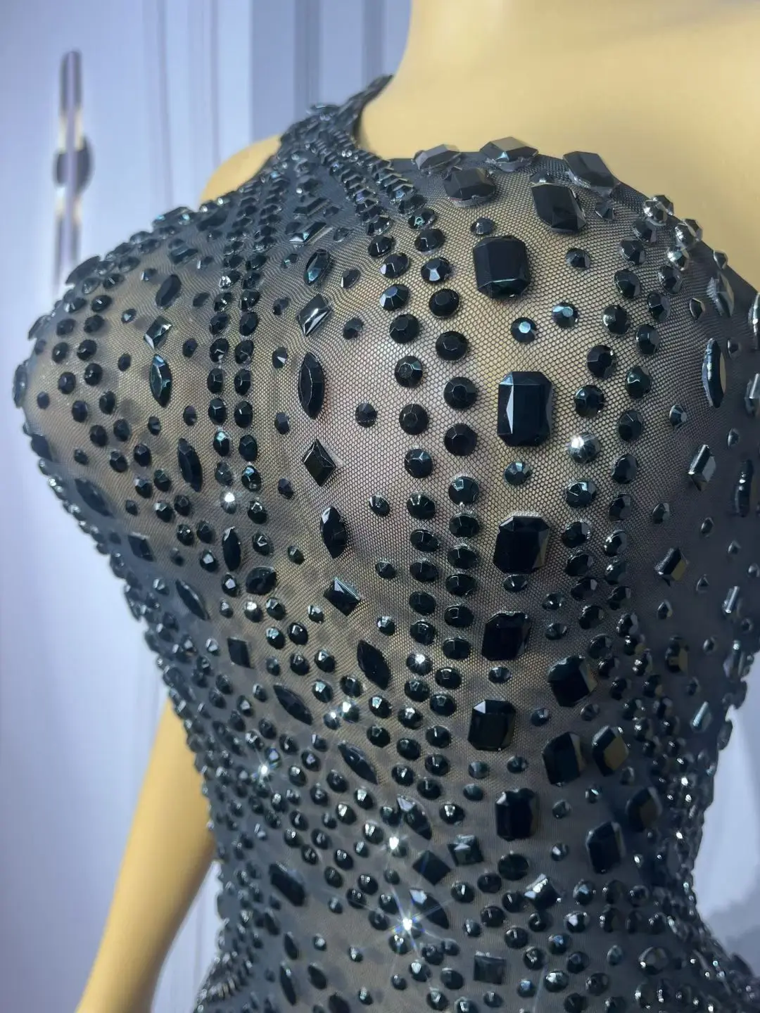 Moyuzai Black Crystal Rhinestone One Shoulder Sheer Mesh Maxi Dress for Drag Queen Stage Performances and Nightclub Shows
Moyuzai Black Crystal Rhinestone One Shoulder Sheer Mesh Maxi Dress for Drag Queen Stage Performances and Nightclub Shows