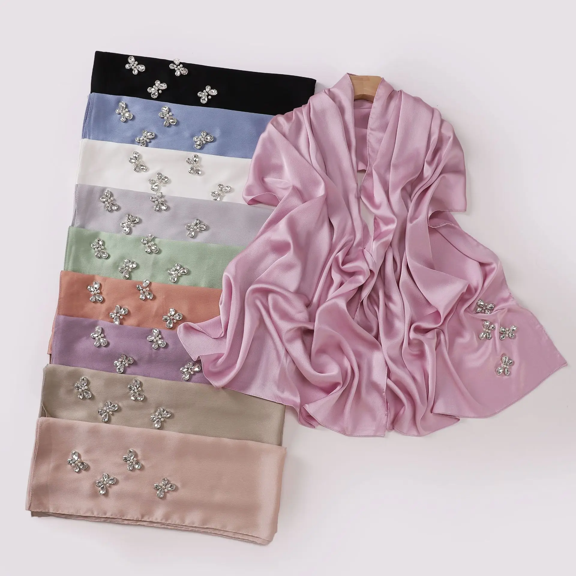 New Bubble Chiffon Hijab Scarf Solid Butterfly Rhinestone Silk Scarf Hijabs Head Wrap Women Turban Femme Ramadan Islamic Gift
New Bubble Chiffon Hijab Scarf Solid Butterfly Rhinestone Silk Scarf Hijabs Head Wrap Women Turban Femme Ramadan Islamic Gift
