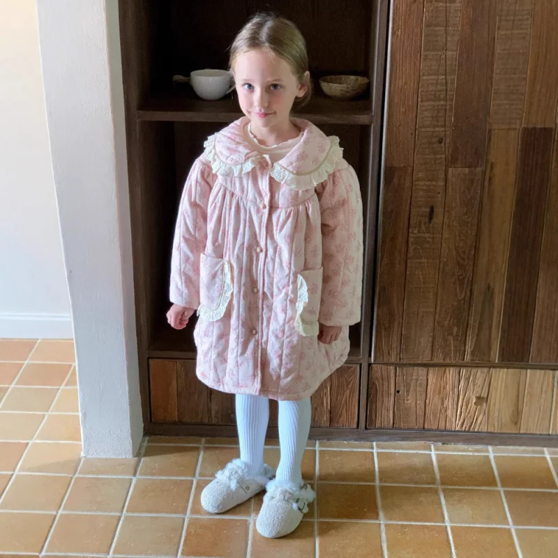 Girls' Cotton Jacket New Children's Winter Clothing French Floral Sweet Lace Collar Cotton Coat Mid-Length Cotton Padded Jacket
Girls' Cotton Jacket New Children's Winter Clothing French Floral Sweet Lace Collar Cotton Coat Mid-Length Cotton Padded Jacket