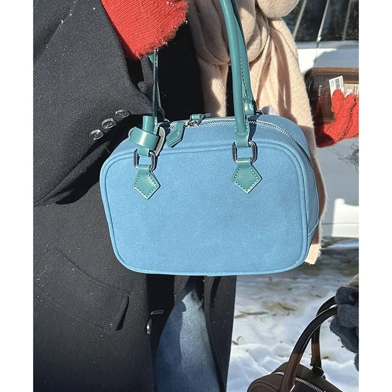 Korean Sle Faion Blue Bowling Handbag Women's Crossbody Bag Soft Velvet Leather Zipper Closure Casual oulder Bag
Korean Sle Faion Blue Bowling Handbag Women's Crossbody Bag Soft Velvet Leather Zipper Closure Casual oulder Bag