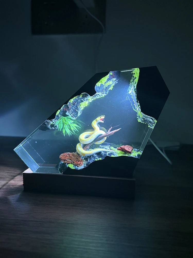 Table Resin Lamp Golden Python Figure Colors Night Light Customized Snake Scence Creative Art Desktop Home Decor USB Charge
Table Resin Lamp Golden Python Figure Colors Night Light Customized Snake Scence Creative Art Desktop Home Decor USB Charge